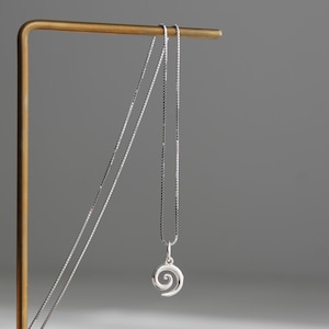 Sterling silver swirl / spiral pendant necklace