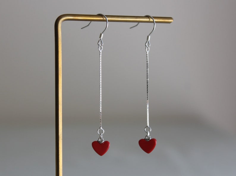 Pendientes colgantes largos con cadena de plata y corazón rojo Pendientes delicados Pendientes de ocasión Regalo imagen 3