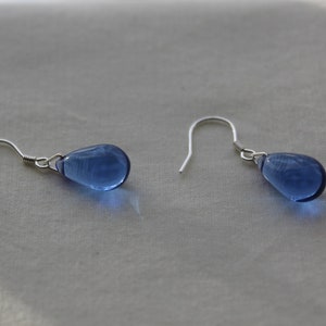 Boucles d'oreilles goutte d'eau en verre bleu saphir, argent sterling Boucles d'oreilles minimalistes Cadeau image 5