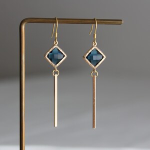 Boucles D'oreilles Longues Pendantes Or Avec Cabochon Bleu Et Pierre - Clip Mode