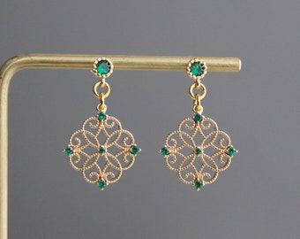 Boucles d'oreilles en filigrane plaqué or avec oxyde de zirconium vert émeraude Boucles d'oreilles délicates Cadeau