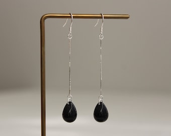 Boucles d'oreilles chaîne en argent sterling et gouttes d'eau noires Boucles d'oreilles Minimal