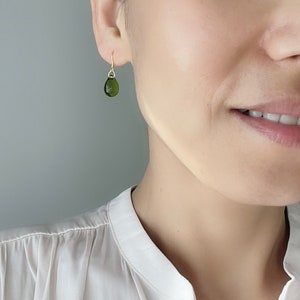 Peridot green Glass teardrop earrings with gold plated over silver ear wires Minimal Essential earrings Gift imagen 6