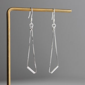 Sterlingzilveren ketting en staafoorbellen Minimal Geometric oorbellen