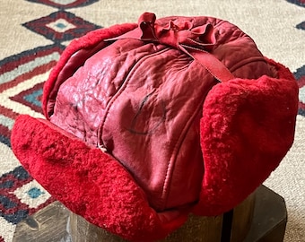 1950er Jahre Jagdhut aus rotem Leder & Mouton | Vintage Erwachsene Kleine Rote Kappe