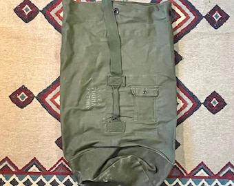 1970er Jahre US Army Canvas Olivgrüner Seesack | Vintage OD Militär 22x35 Tasche