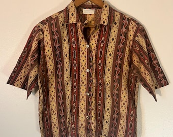 1960s Batik Print Cotton 1/2 Sleeve Top | Vintage Womens Size 32 Button Up Shirt