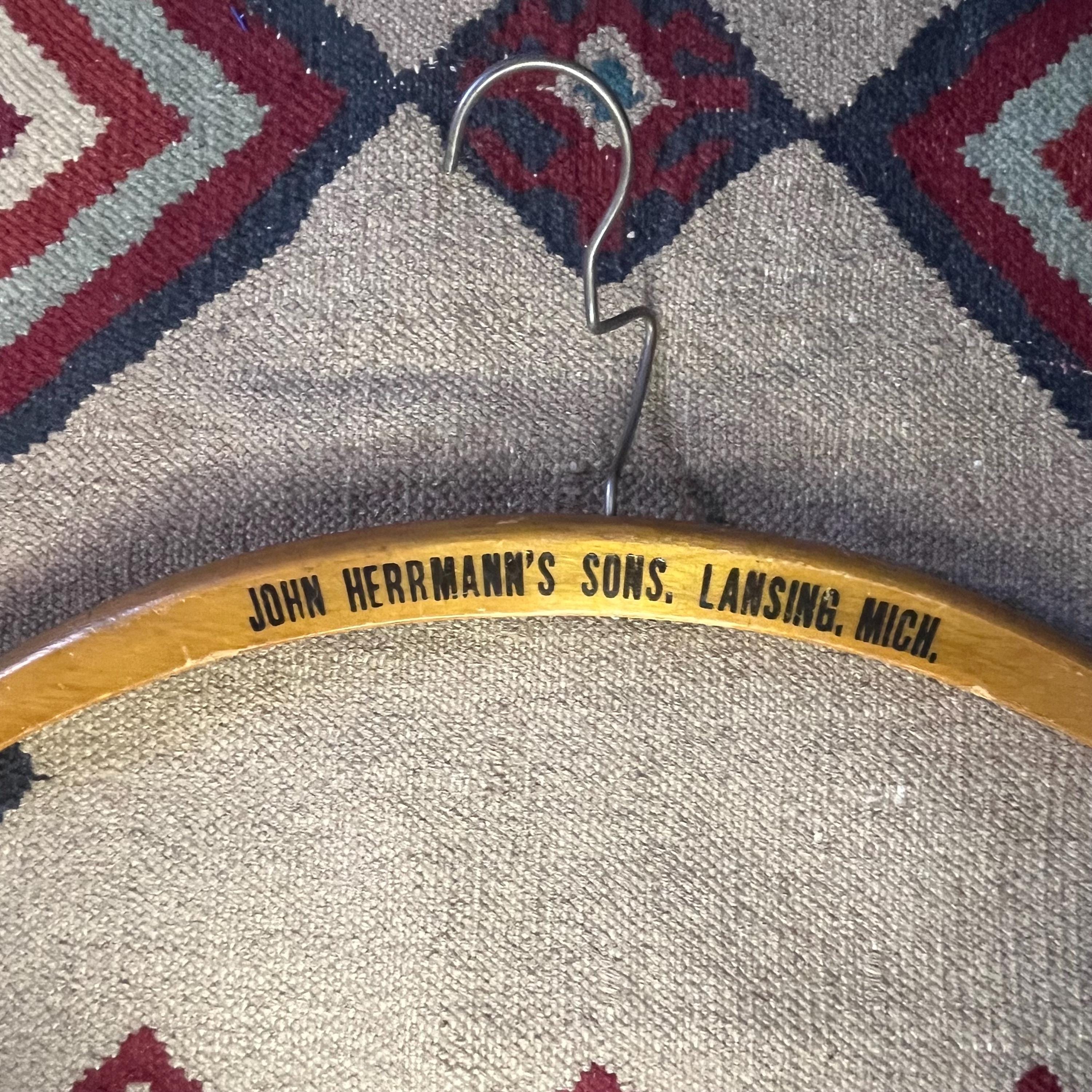 ミシガン州ランシングのメンズ テーラード スーツ ストア アンティーク