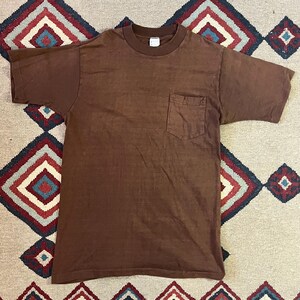 1970s JC Penney Towncraft Brown Pocket T-shirt | Vintage Medium 