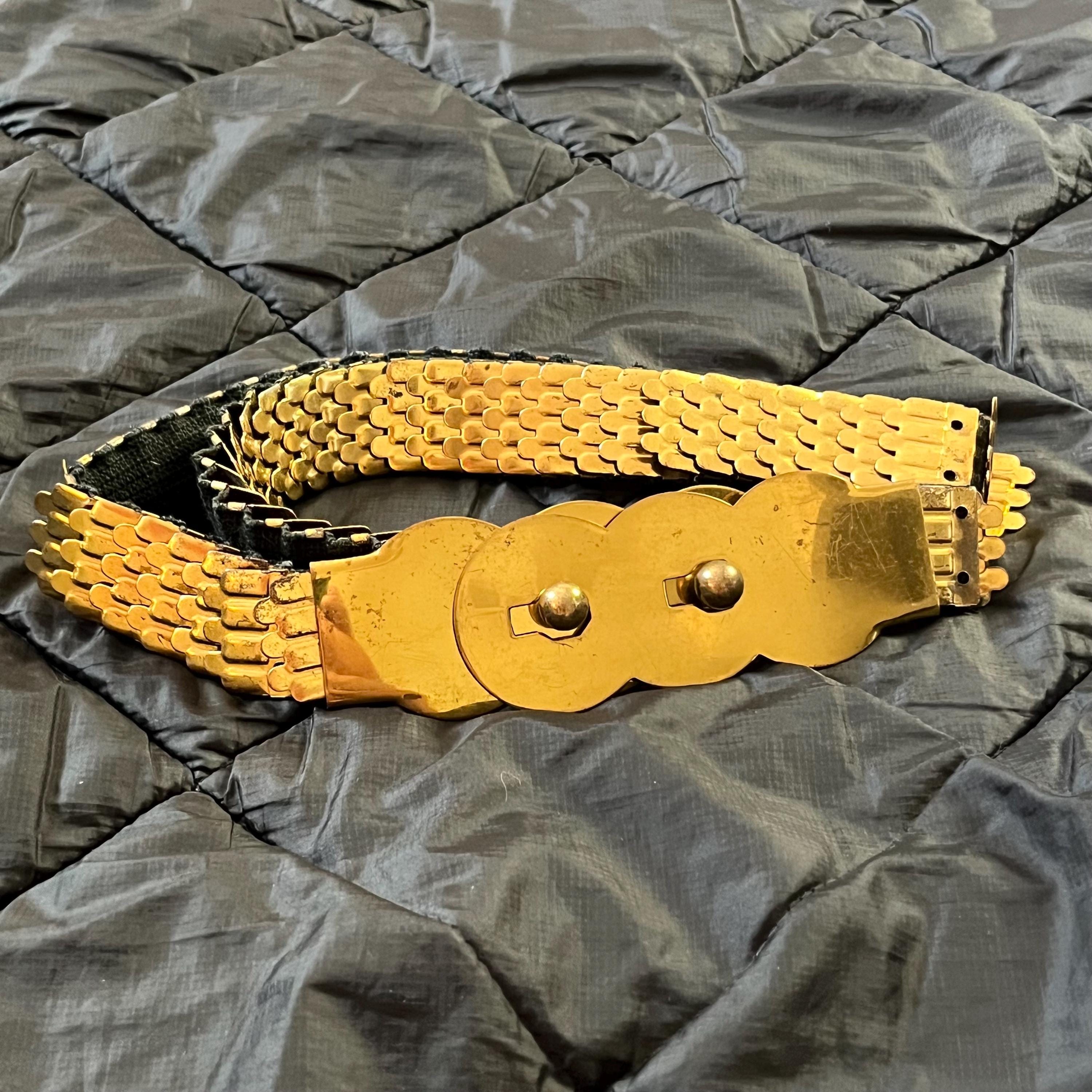 Gold vintage stretchy metal belt 70’s vintage great condition fish like scales Vintage 1980 main image 3