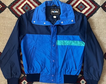 Chaqueta de esquí de nailon de la década de 1980 con perfil de ropa deportiva / Cortavientos vintage con cierre de cremallera y botones a presión para adultos