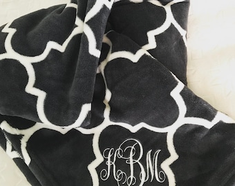 Personalized Plush Blanket – Embroidered Monogram Throw