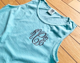 Camiseta sin mangas con monograma de Comfort Colors – Camisa bordada a medida