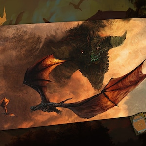 Siempre hay un pez más grande - Tapete de juego MTG inspirado en Foundations 24" x 14" pulgadas (600 x 350 mm) - Carta coleccionable, Tapete de jugador - Tapete de juego