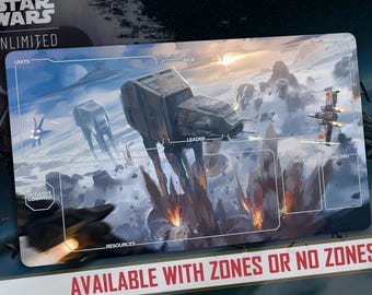 Puede incluir: Un tablero de juego de Star Wars Unlimited con un paisaje futurista que presenta un caminante AT-AT blanco y gris, un caminante AT-ST blanco y gris y un caza X-wing blanco y rojo. El tablero tiene secciones etiquetadas como "Unidades", "Base", "Líder", "Mazo", "Descarte", "Contador de iniciativa" y "Recursos". El texto "AVAILABLE WITH ZONES OR NO ZONES" está impreso en la parte inferior del tablero.