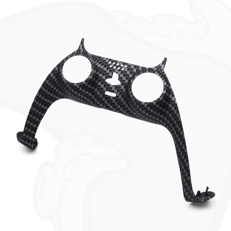 Op de afbeelding: Zwart carbonfiber interieurbekledingstuk voor auto's met twee ronde uitsparingen.