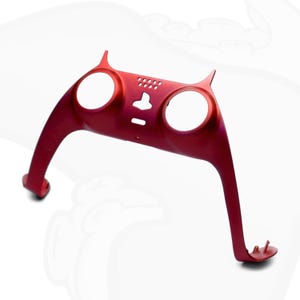 Op de afbeelding: Rode plastic controller-frontplaat met twee ronde uitsparingen en een kleine rechthoekige uitsparing. De frontplaat heeft een gestructureerd oppervlak.