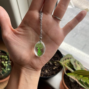 Pressed Flower Pendant, Birthday Gift, Gift for Her, Green Flowers, Glass Necklace, Dried Flower Necklace, Christmas Gift, Dainty Necklace