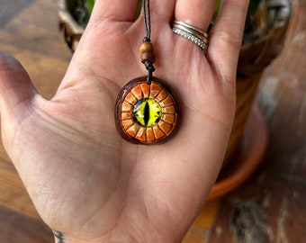 Carved Avocado Pit, Cat Eye Pendant, Cat Green Eye Necklace, Avocado Stone Faces, Avocado Pit Necklace, Birthday Gifts, Christmas Gifts