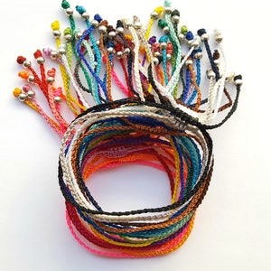Pulsera o tobillera trenzada fina original, ajustable. Elige tu color, estilo, talla y tarjeta. Pulsera apilable. Pulsera de la amistad sencilla.