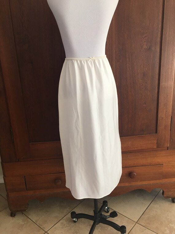 31 inch Long Half Slip Medium Vassarette White Satin … Gem