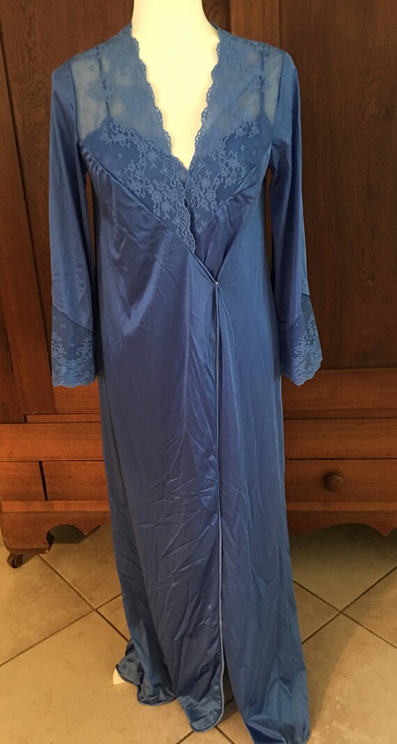32 Vanity Fair Robe Peignoir & Nightgown / Gown