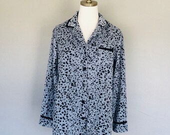 Mittelgroßes Schlafshirt, Ellen Tracy Bett Top, Schwarz Weißes Shirt, Leopardenmuster Bett Top, Langarm Shirt, Knopfleiste Top, Brusttaschen Shirt