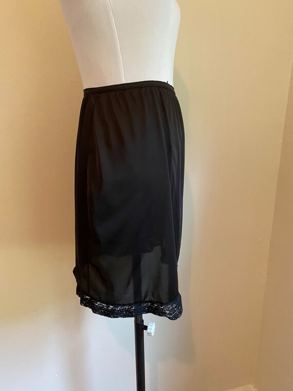 18" Long Half Slip Medium Black with Side Kick by Vas… Gem