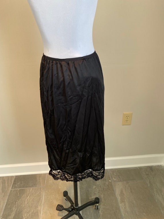 28" Medium Half Slip from Vassarette Black... Gem