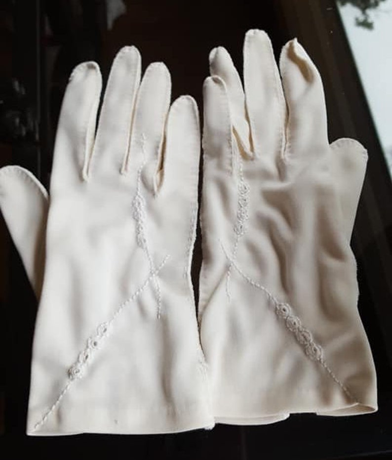 Gloves Size 6.5 Wear Right Made In Philippines Nylon White Dress Small image 1