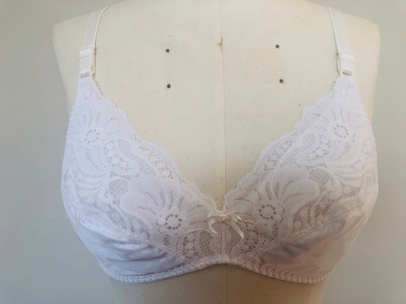 36B Hanes Her Way Metric 80 White Lacy Soft Cup Bra Brassiere Wireless  Vintage Lingerie