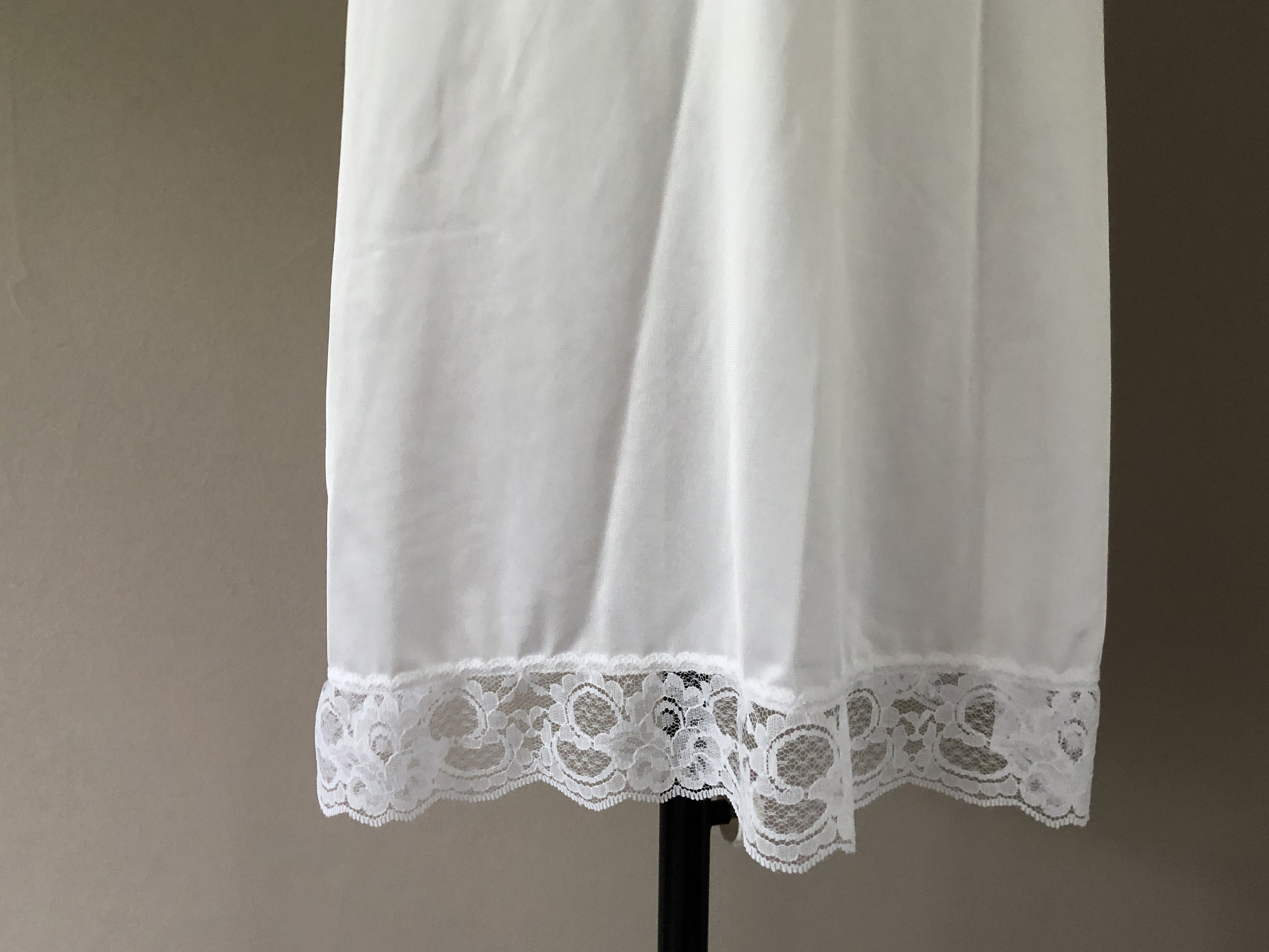 Full Slip Small Size 34 White Lacy Bust and Hem Vintage | Etsy