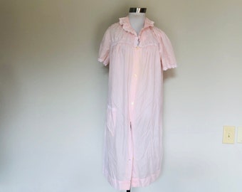 Robe Medium Average Pink Cotton Poly Blend Short Sleeves Ruffle Neck Button Front Vintage Lingerie