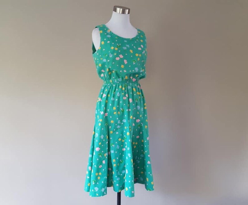 Dress Size 10 Serbin Designed by Muriel Ryan Green Floral Pattern Flared Skirt Scoop Neck Back Zipper Flattering Fit Vintage Apparel