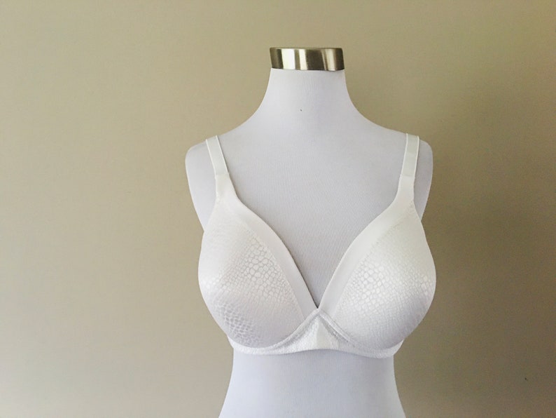 Bra 40B Warners White Soft Cup Padded Formed Nylon Spandex Blend Vintage Lingerie