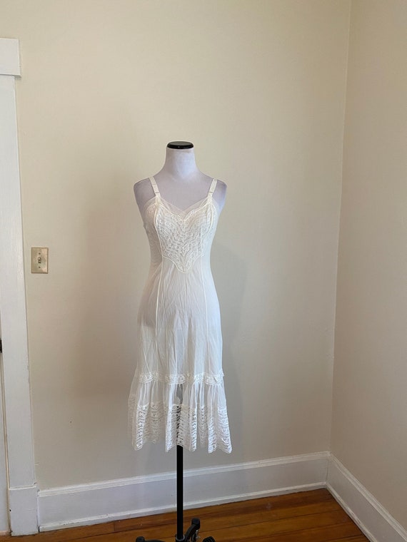 Vintage 1950's Movie Star Full Slip Size 32 with 1