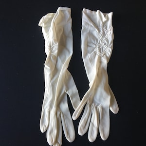 Gloves Medium Nylon 16 Inches Long White Gathered Stretchy Vintage Accessories