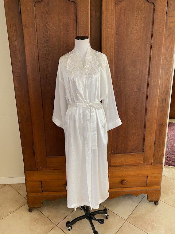 Alexandra Nicole Large White Robe with beads Brida