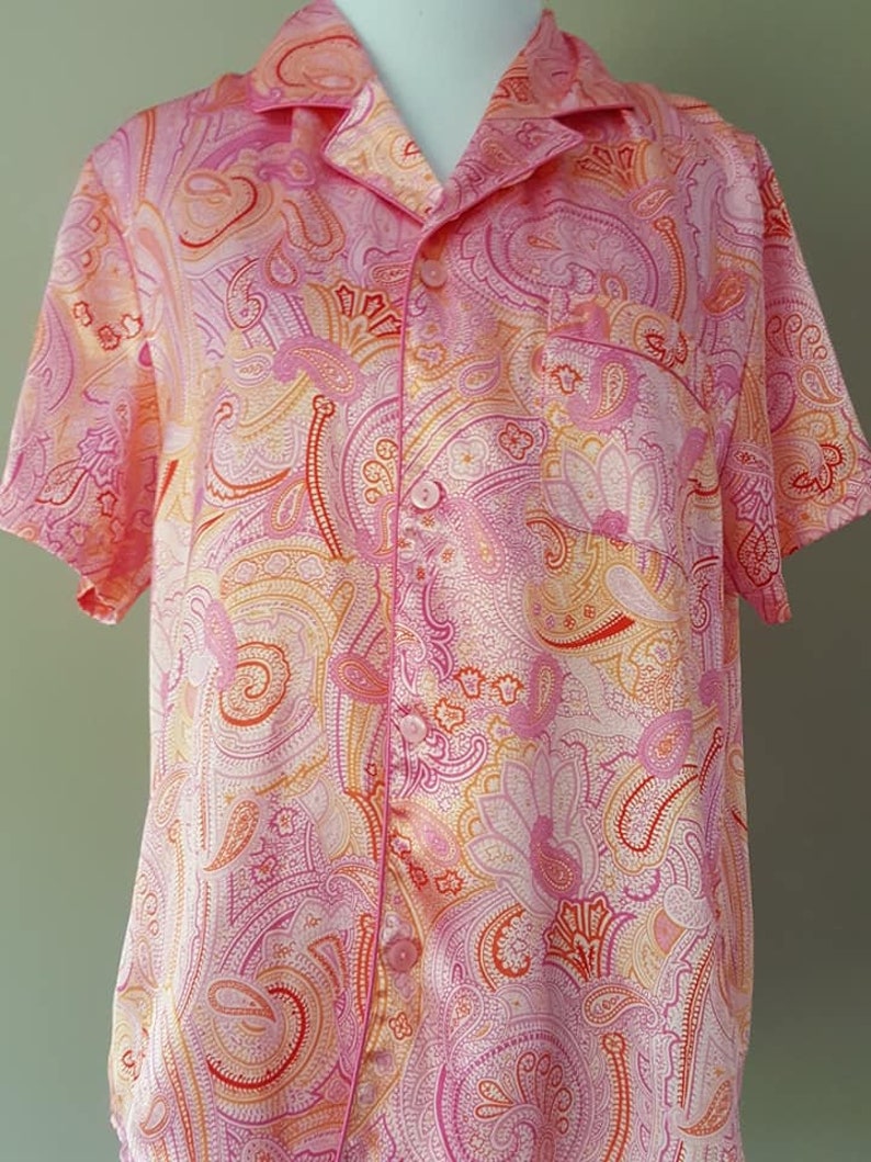 Medium Sleep Shirt, Delicates Bed Top, pink pajama shirt, Satin sleep top, Short Sleeve bed top, Vintage Lingerie image 2