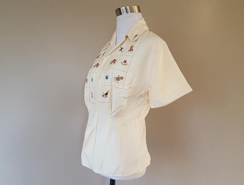 Blouse Size 36 1950/'s Linen Hand Embroidered with Cotton Threads Asian Themed Embroidering Short Sleeved Vintage Apparel