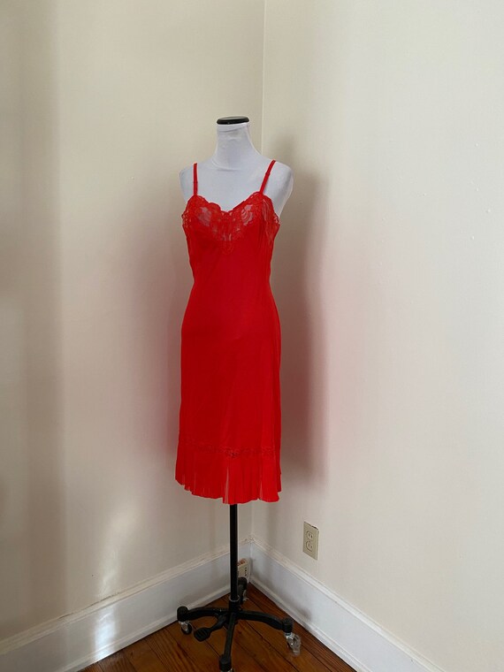 Vintage Vanity Fair Full Slip Size 32 Red Valentin