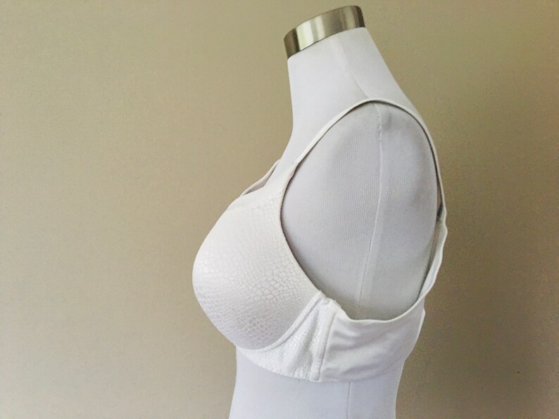 Bra 40B Warners White Soft Cup Padded Formed Nylon Spandex Blend Vintage Lingerie