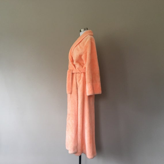 Robe Large WAMA Made In USA Peach Long Fluffy Fuzz