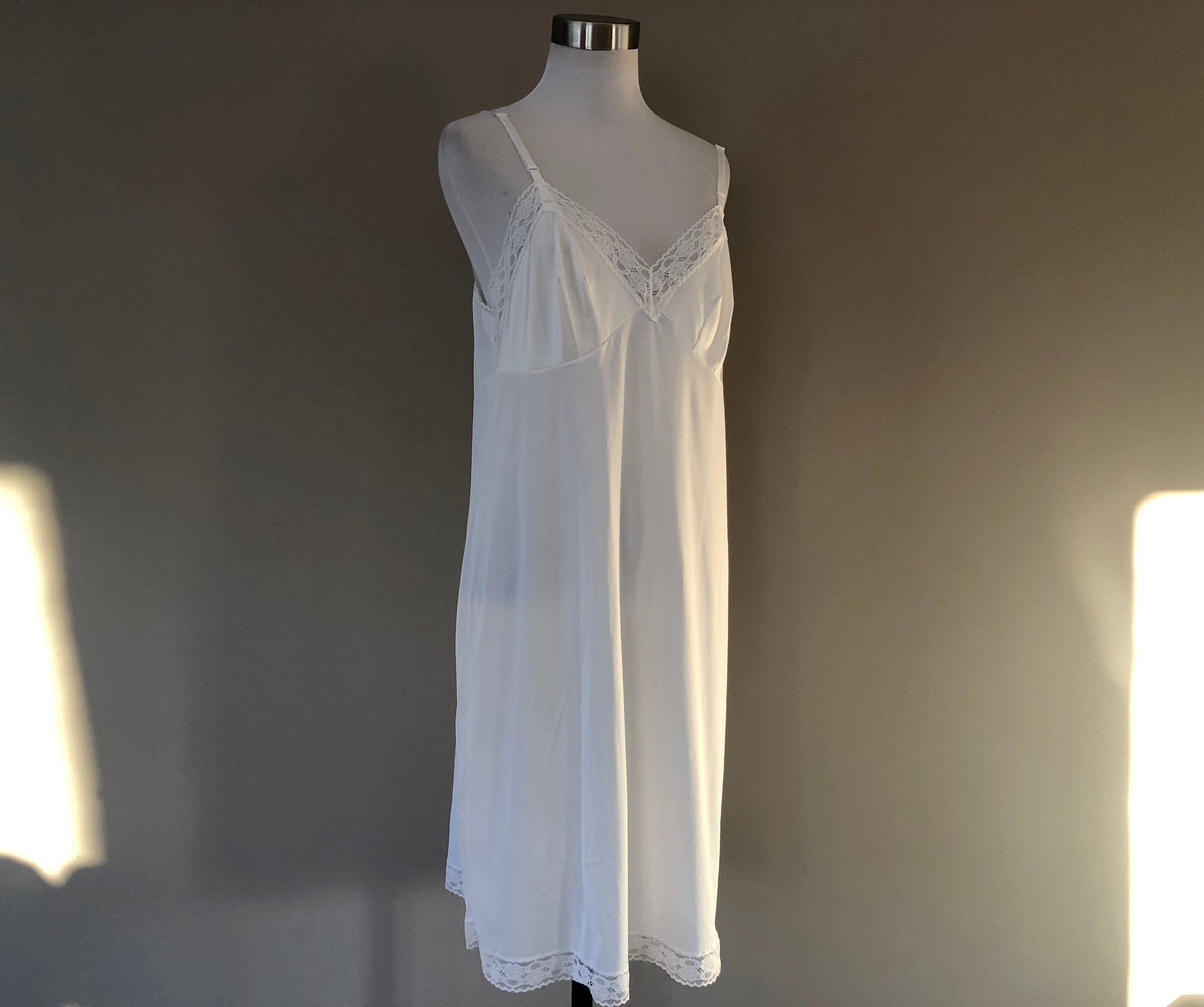Cabernet White Nylon Lace Half Slip Skirt Size 28 in (Tag Large 26