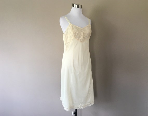 Full Slip Size 32 Small Wonder Maid Almond Lacy Ny