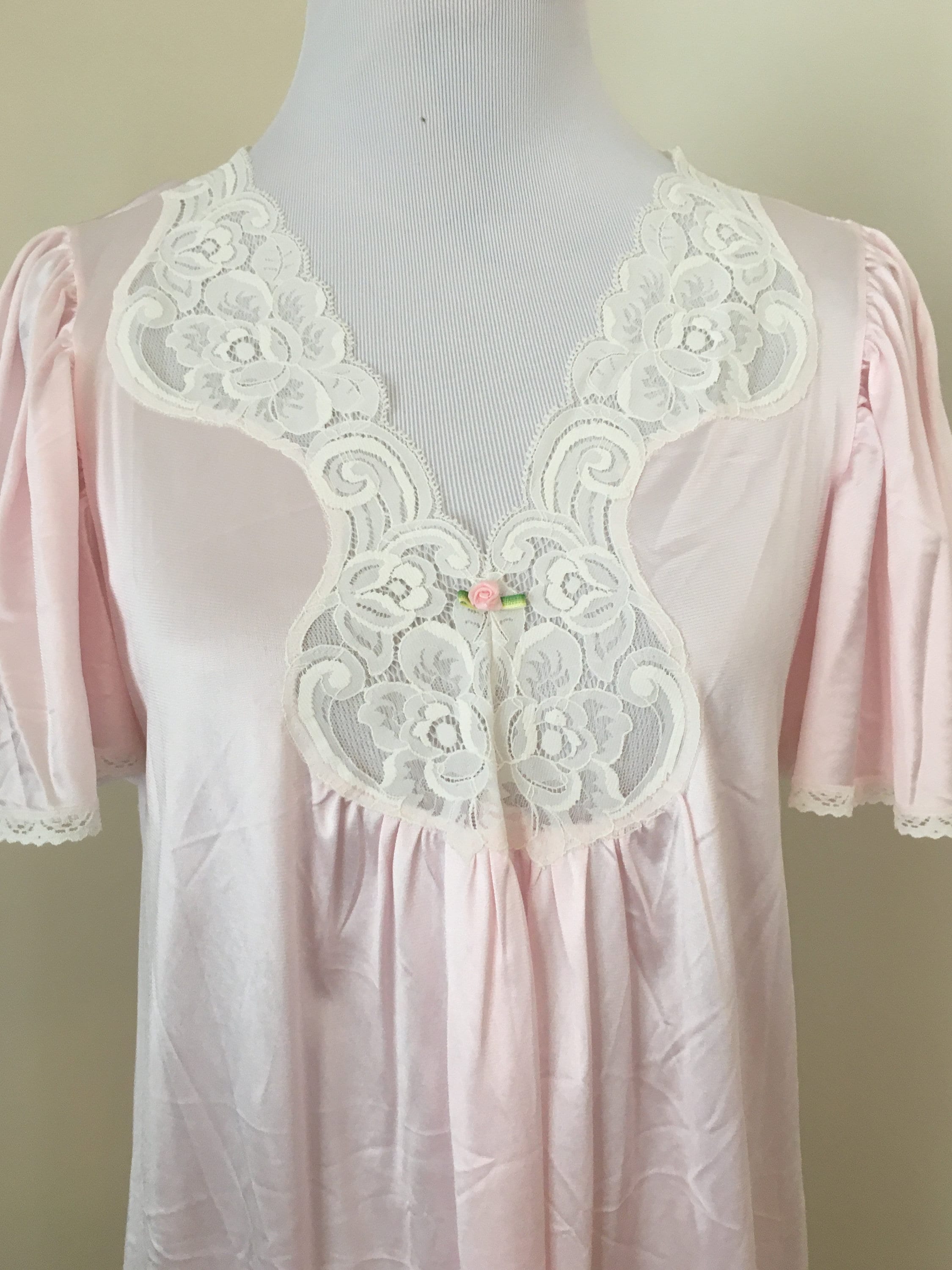 Conjunto de camisola e robe peignoir pequeno, vintage, da Vanity Fair. .