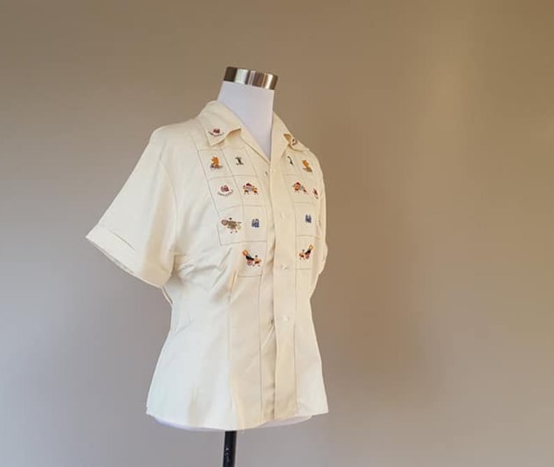 Blouse Size 36 1950/'s Linen Hand Embroidered with Cotton Threads Asian Themed Embroidering Short Sleeved Vintage Apparel