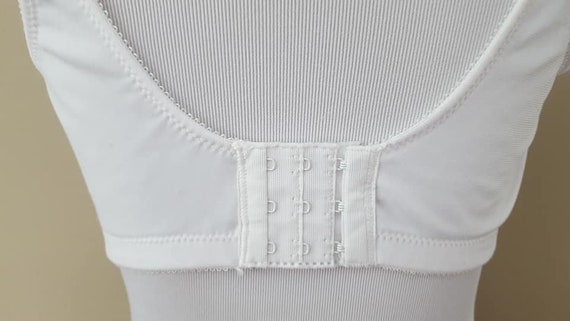 36D Bra  White Sports Bra Soft Cup Vintage Linger… - image 3