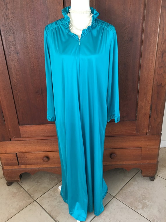 Small Vanity Fair Turquoise Robe...