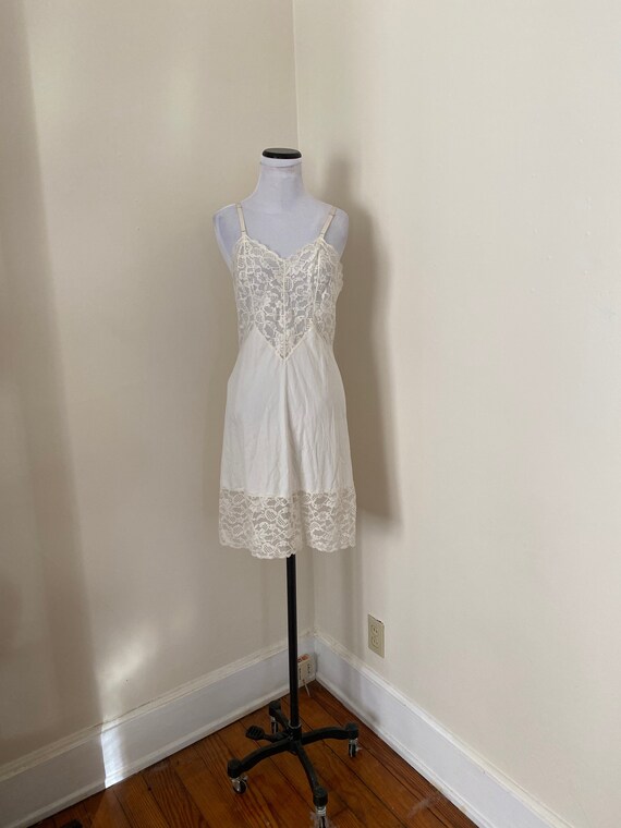 Size 32 Vintage Full Slip White Vanity Fair 1950's